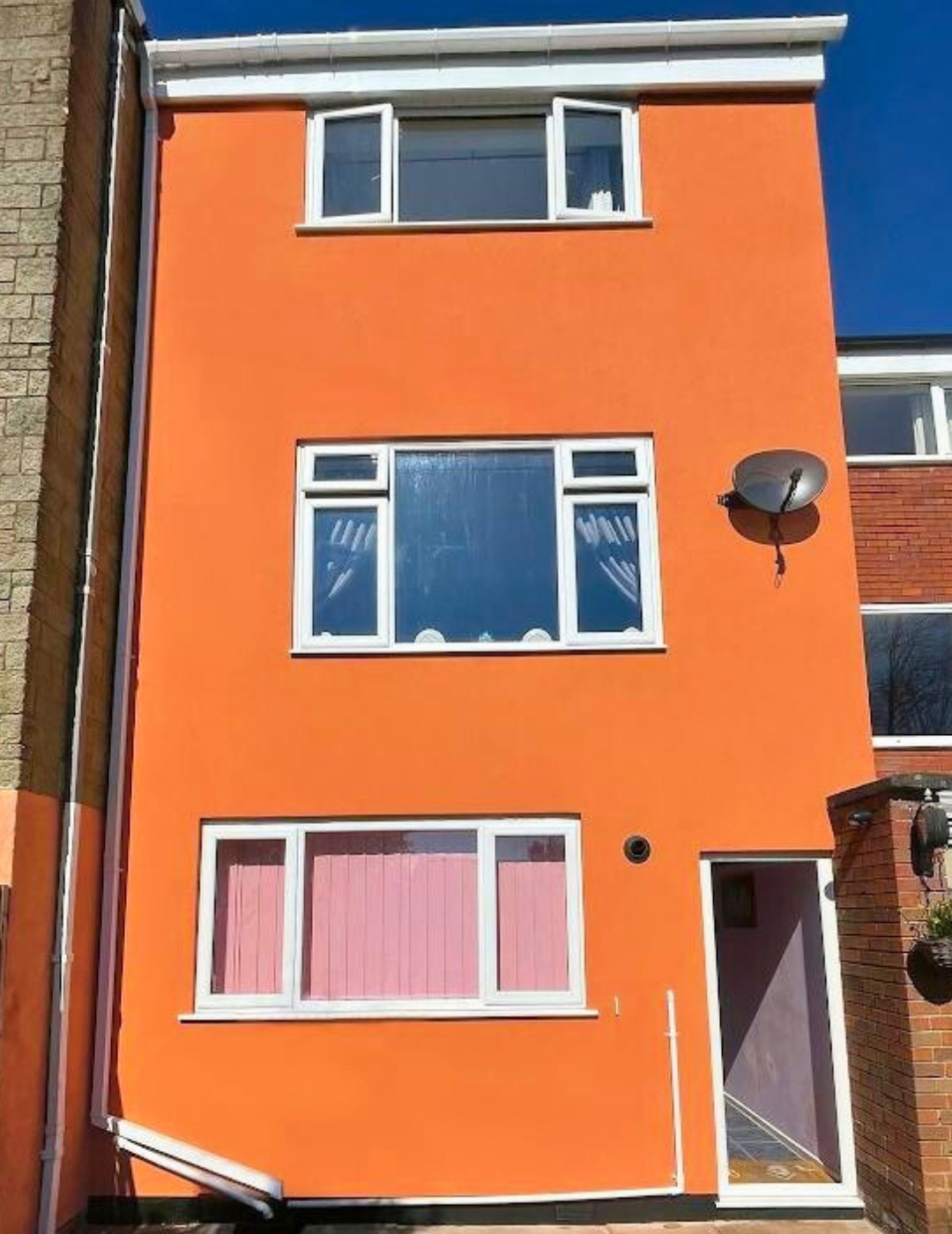 Modern Solihull property with crack-resistant fine grain silicone render