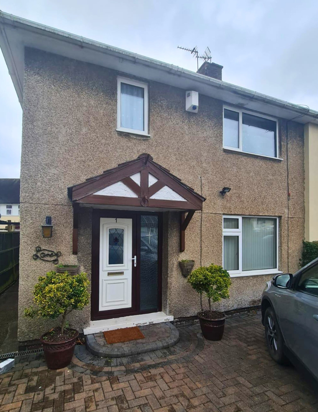 Rugby Property - Before Render Repair Cracked traditional render in Rugby before professional facade restoration.