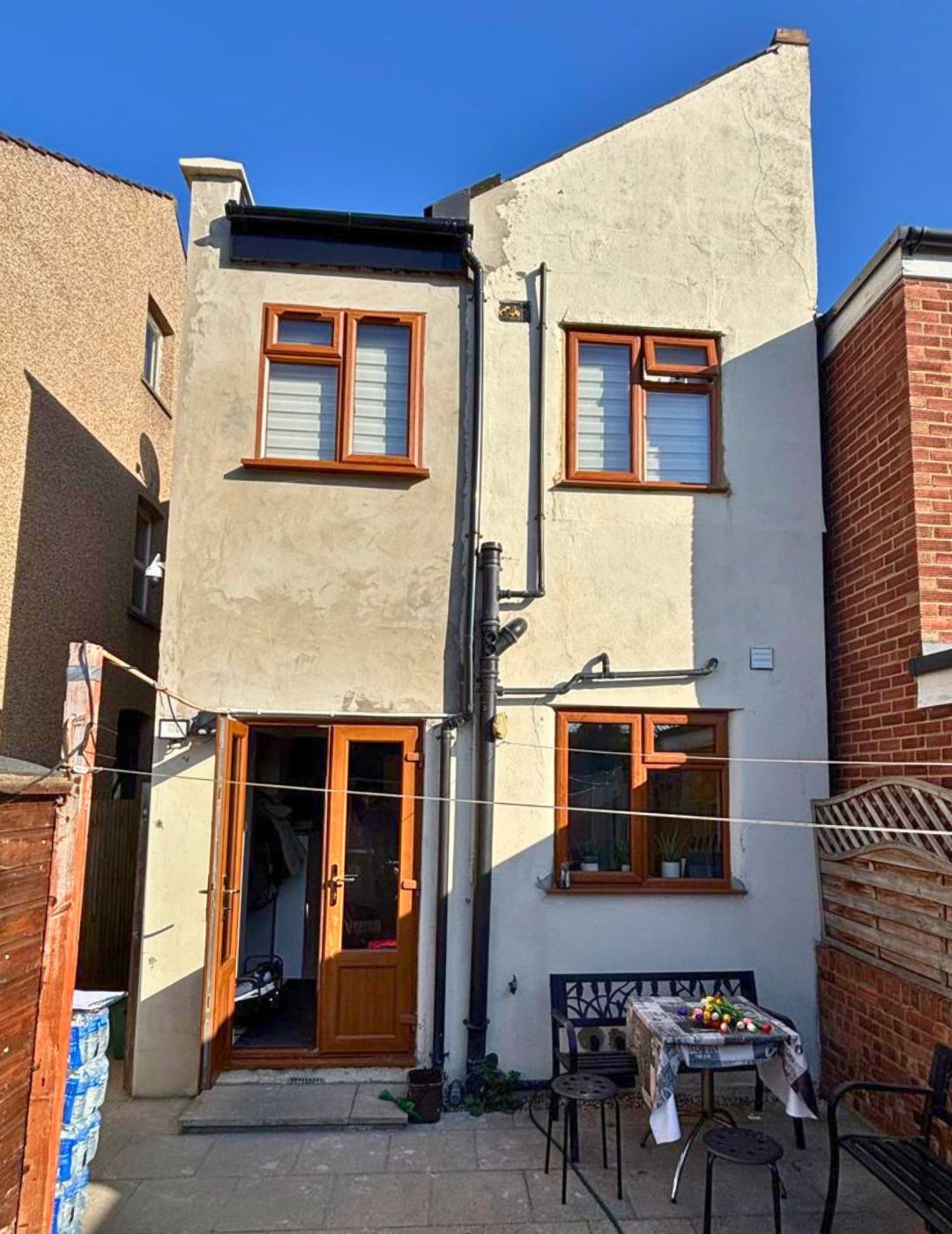 Rear of house in Hinckley with patchy failing render before silicone re-render by PD Rendering